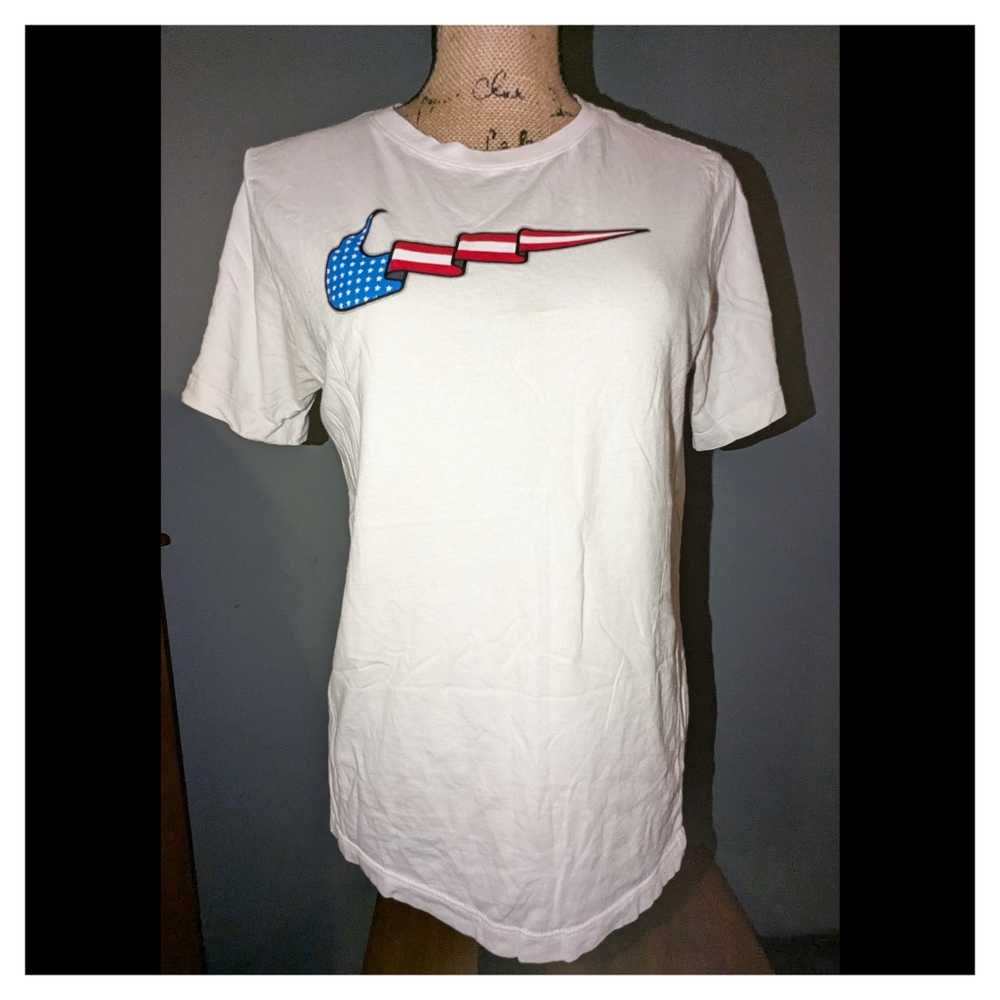 Nike Boy’s XL Swoosh Graphics American Flag T-shirt